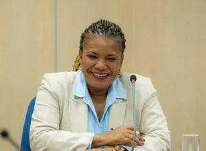 Ministra-Margarteh-Menezes-560x600